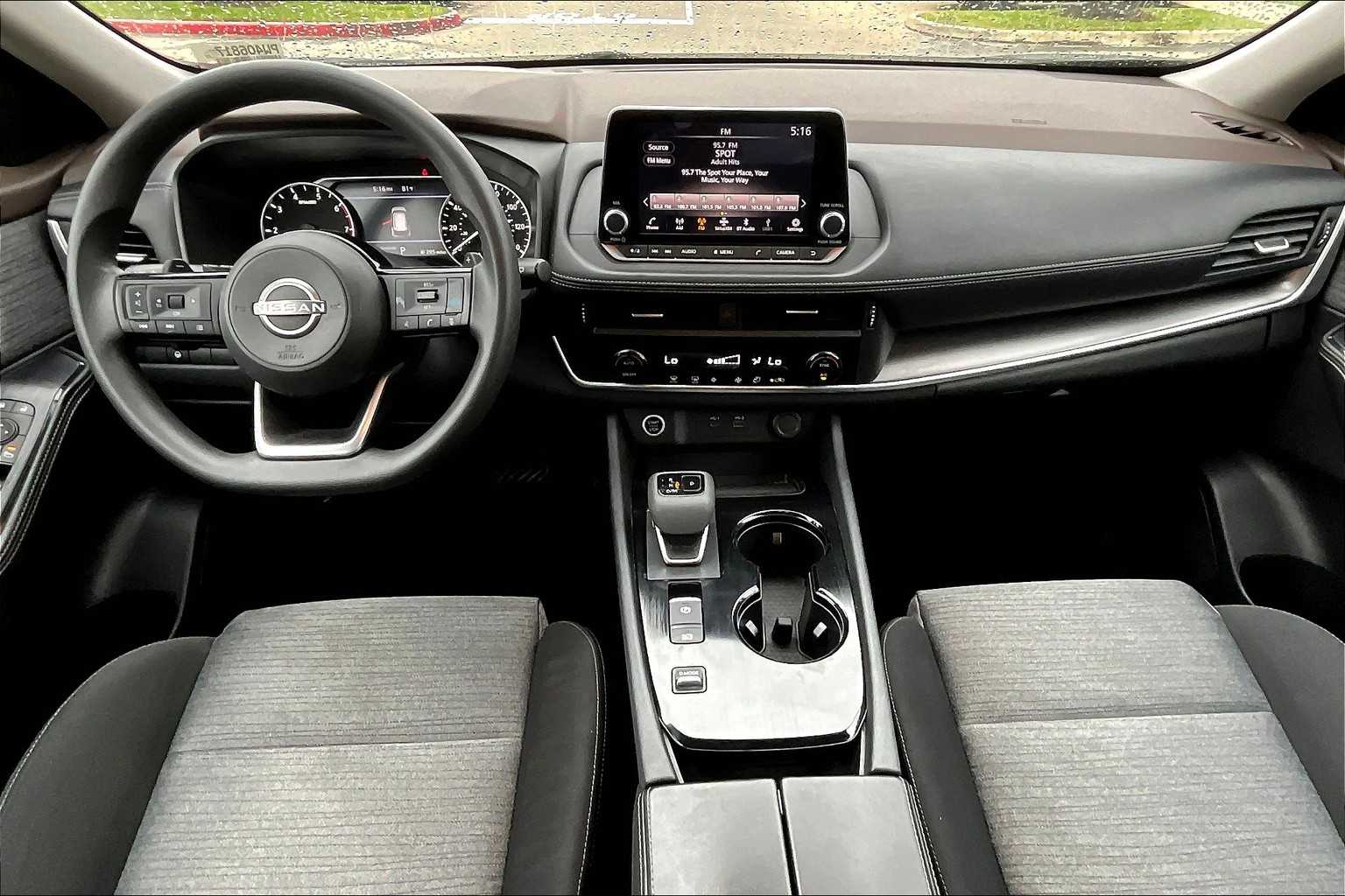 2023 Nissan Rogue SV photo 13
