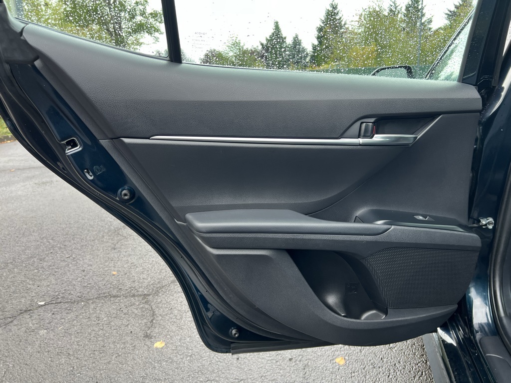 2020 Toyota Camry SE photo 24