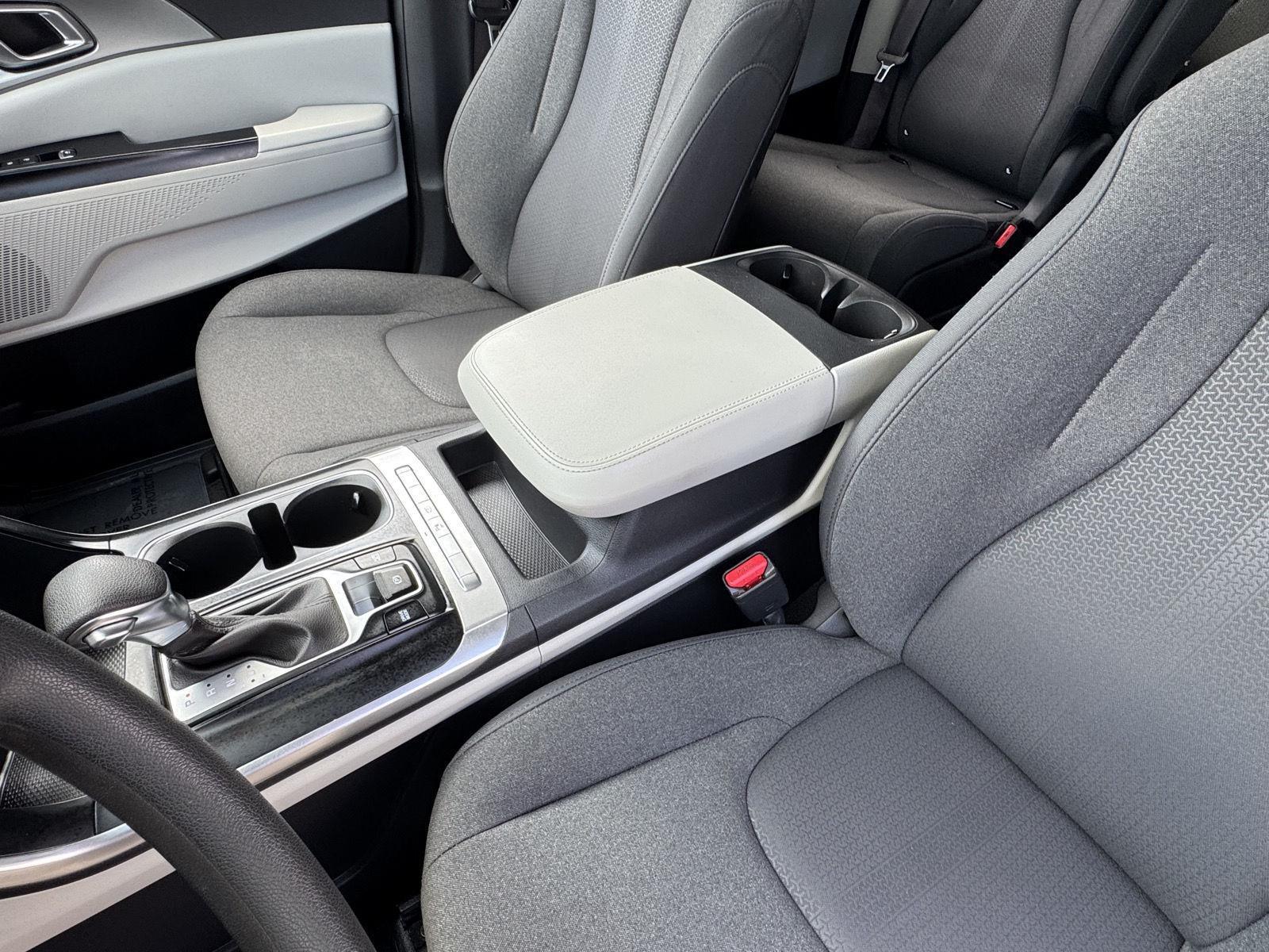 2022 Kia Carnival LX photo 26