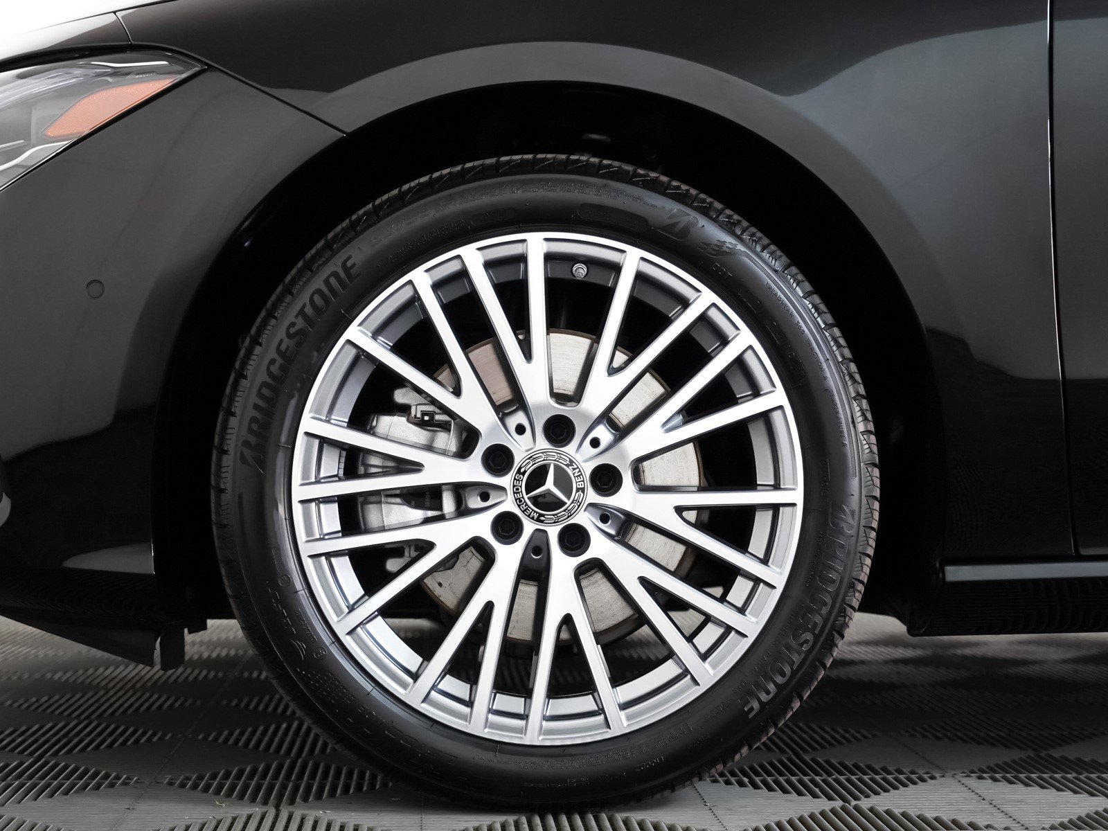 2025 Mercedes Benz CLA 250 4MATIC photo 4