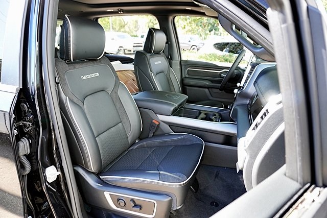 New 2026 Diamond Black Crystal Pearl-Coat Exterior Paint RAM Laramie image 17