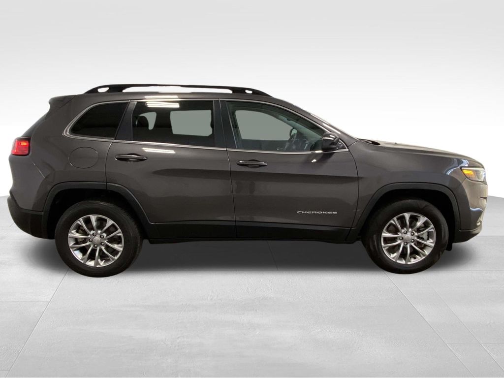 2022 Jeep Cherokee Latitude Lux photo 2