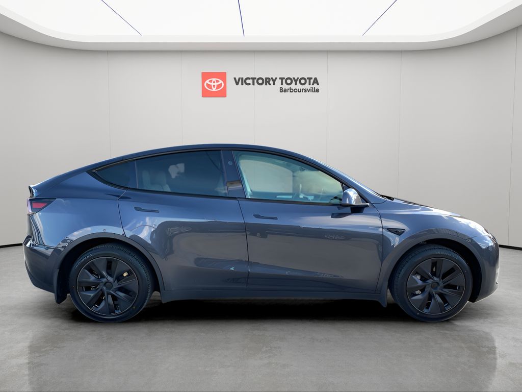 2025 Tesla Model Y Long Range photo 2