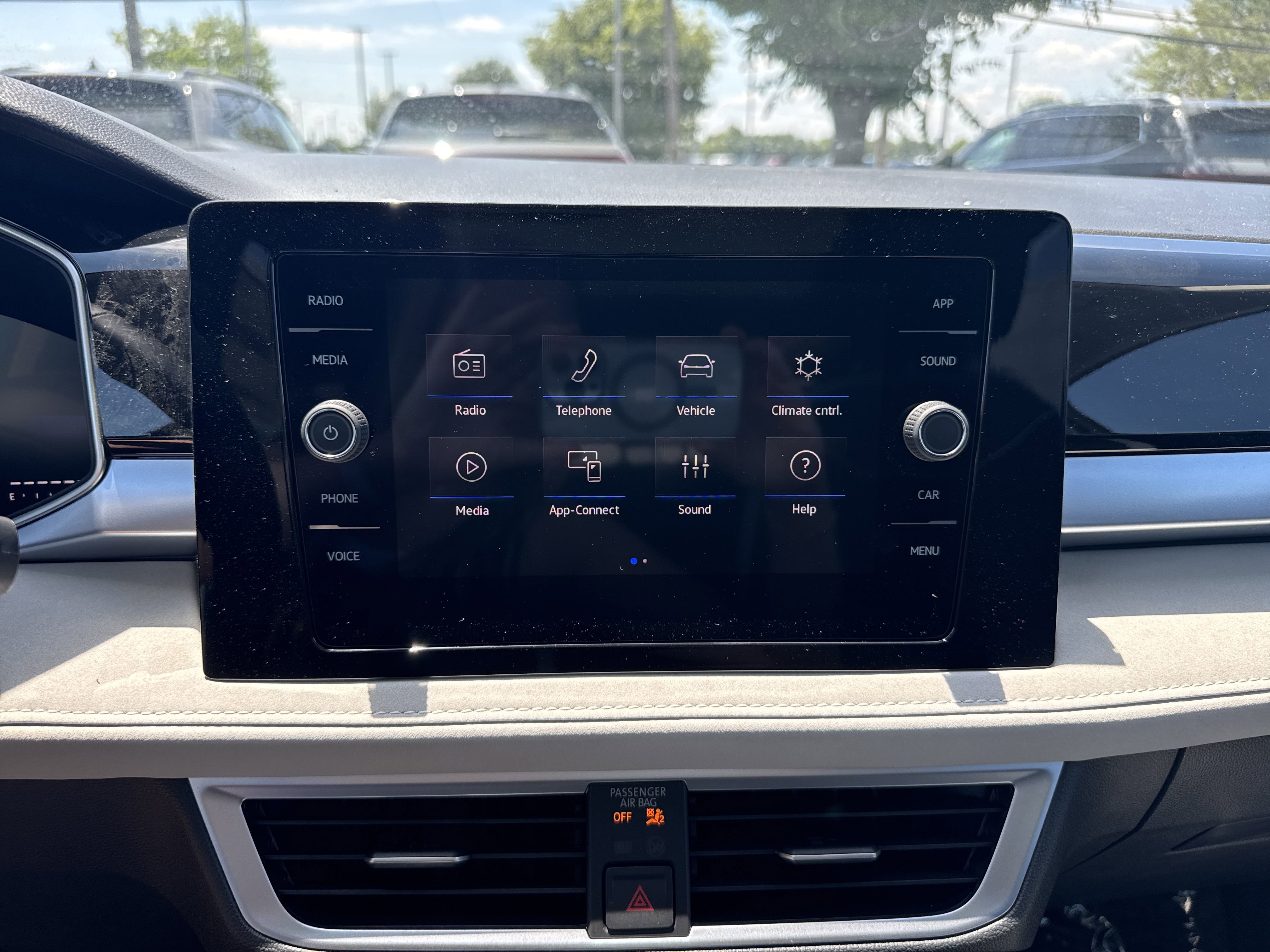 2025 Volkswagen Taos SE photo 8