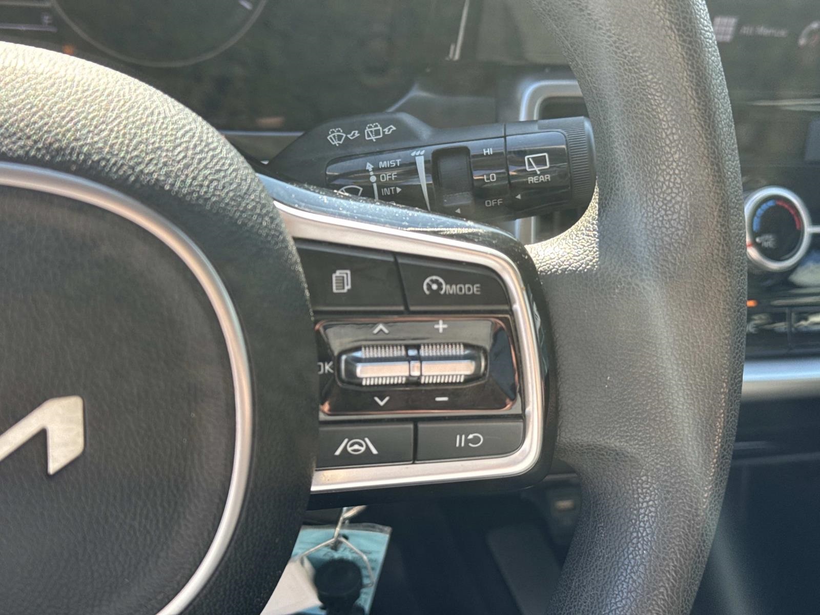2023 Kia Sorento LX photo 21
