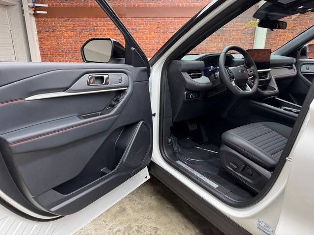 2025 Ford Explorer ST-Line photo 9