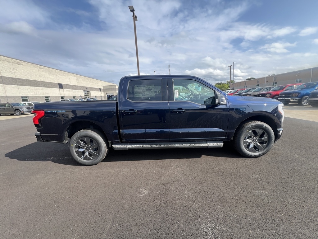 2025 Ford F-150 Lightning photo 4