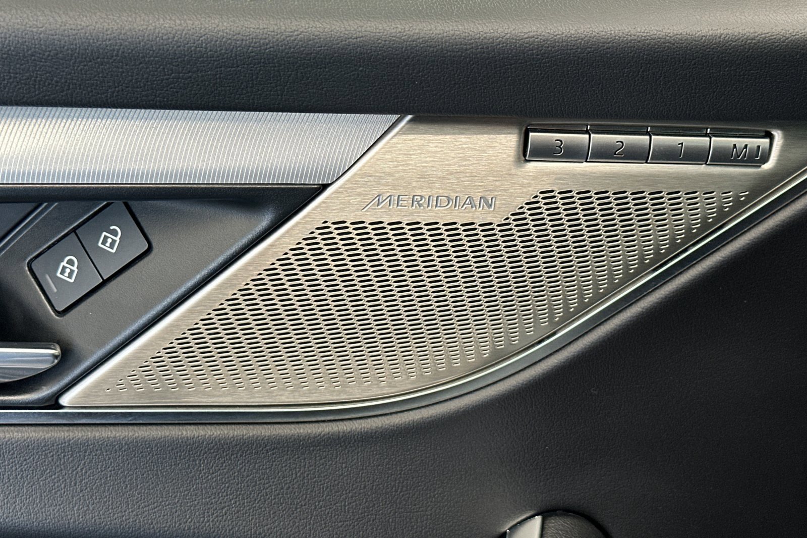 2025 Jaguar F-PACE P250 R-Dynamic S photo 13