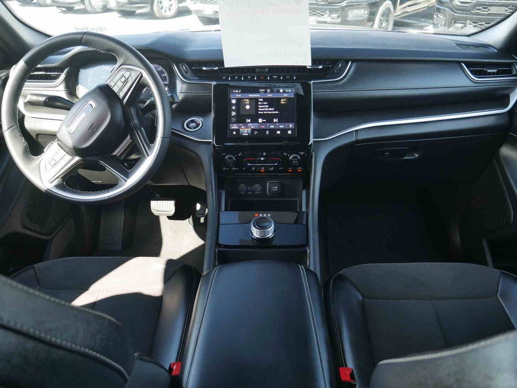 2024 Jeep Grand Cherokee Altitude photo 4