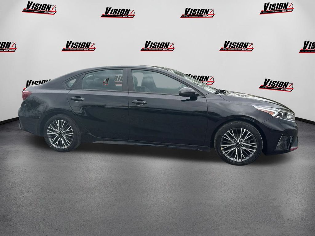 2023 Kia Forte GT-Line photo 4