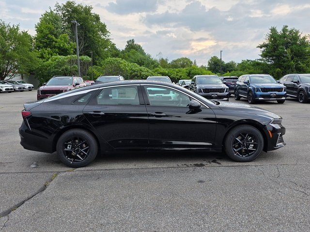 2025 Kia K5 LXS photo 8