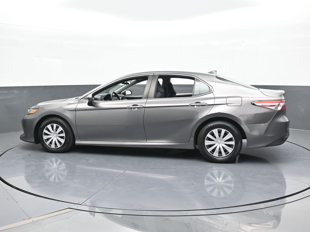 2019 Toyota Camry Hybrid LE photo 3