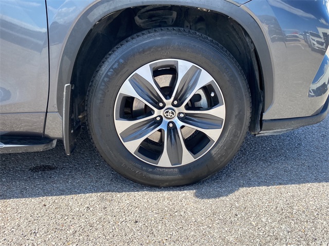 2021 Toyota Highlander XLE photo 6