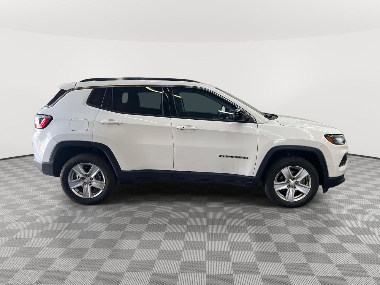 2022 Jeep Compass Latitude photo 2