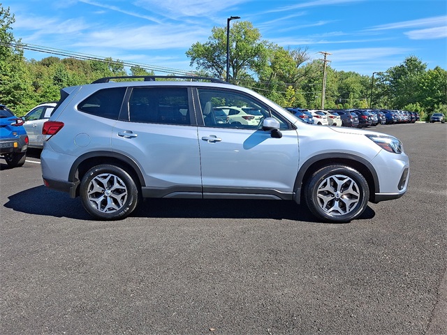 2020 Subaru Forester Premium photo 4
