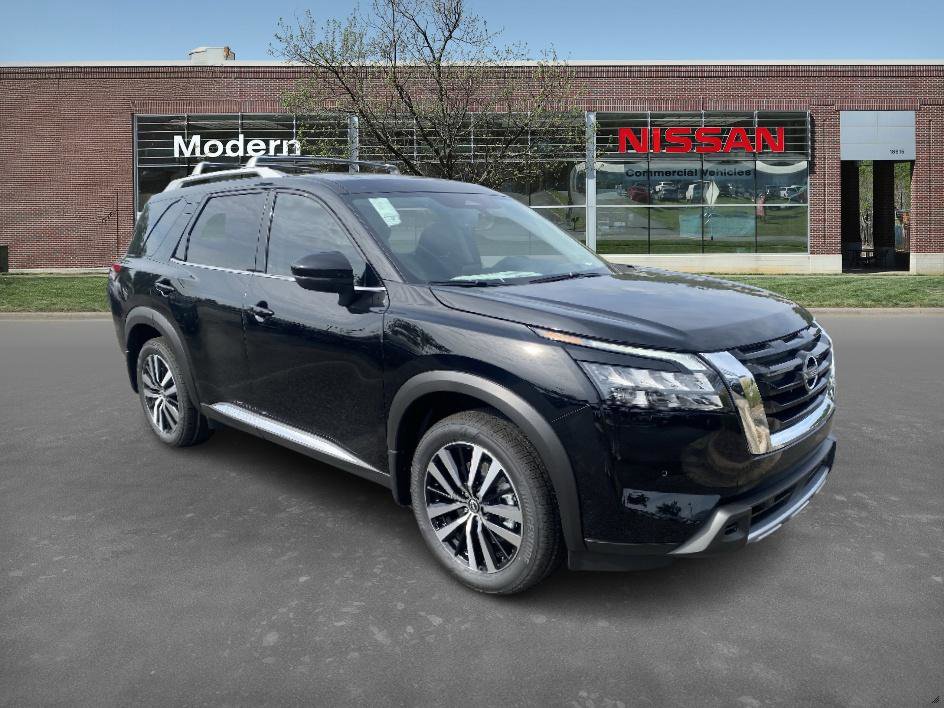 2025 Nissan Pathfinder Platinum photo 3