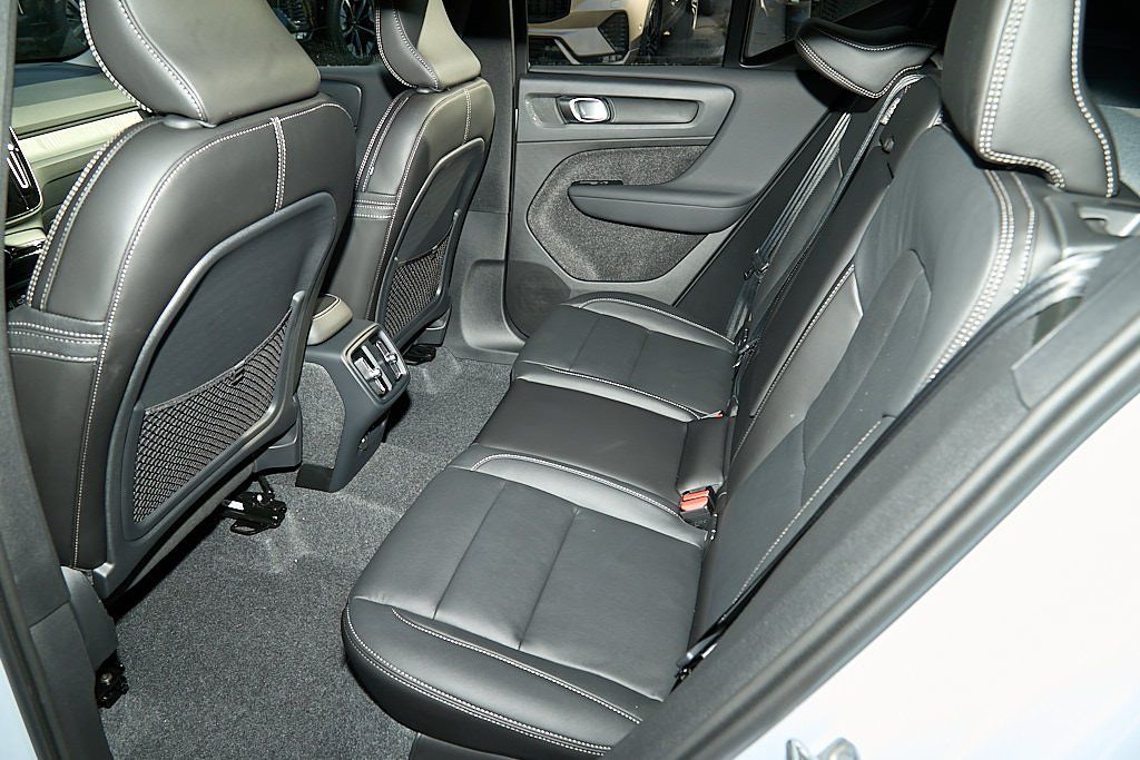 2026 VOLVO XC40 - Image 19