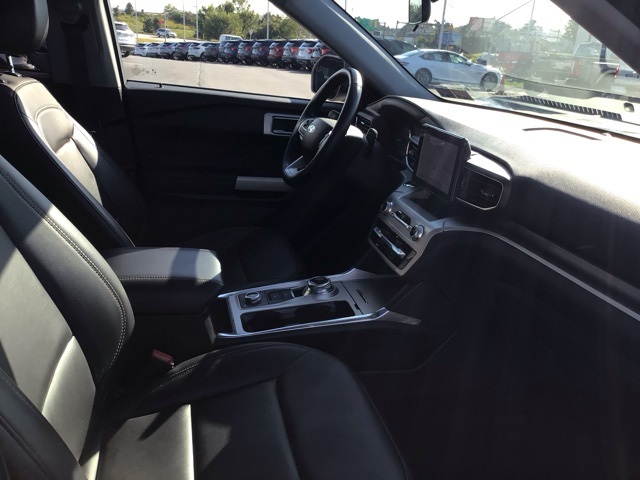 2022 Ford Explorer XLT photo 9