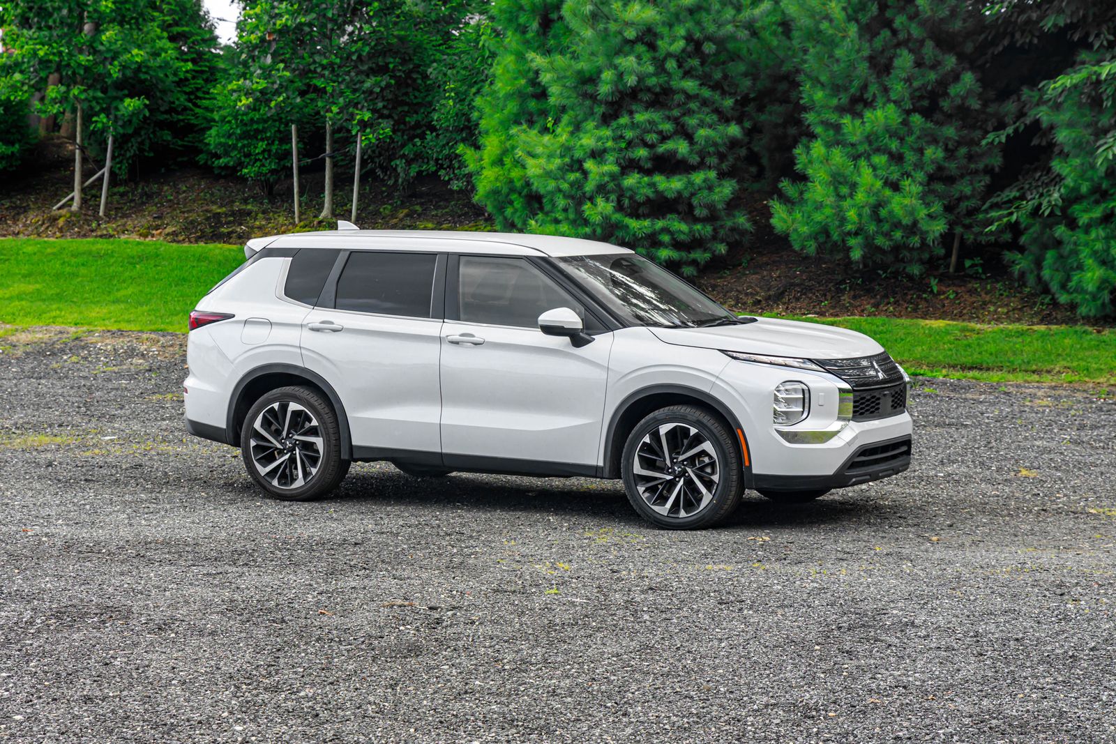 2022 Mitsubishi Outlander ES photo 11