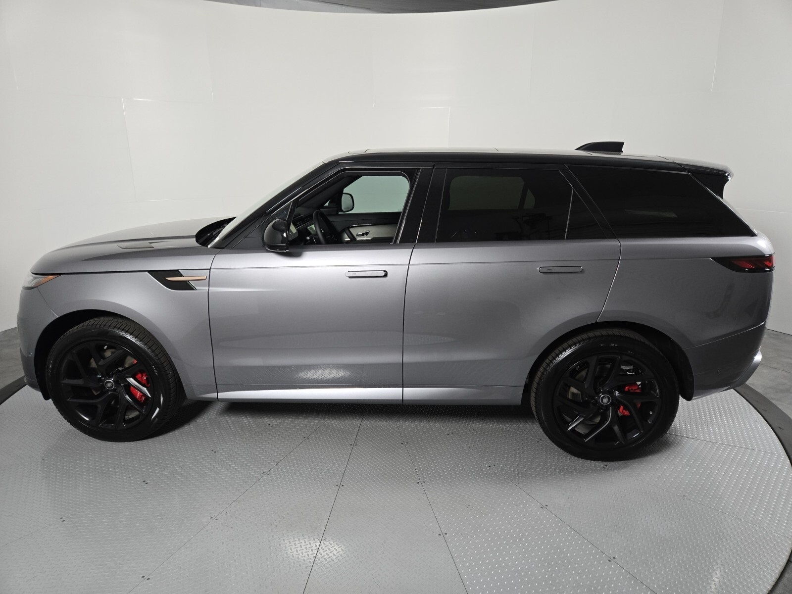 2025 Land Rover Range Rover Sport SE photo 5