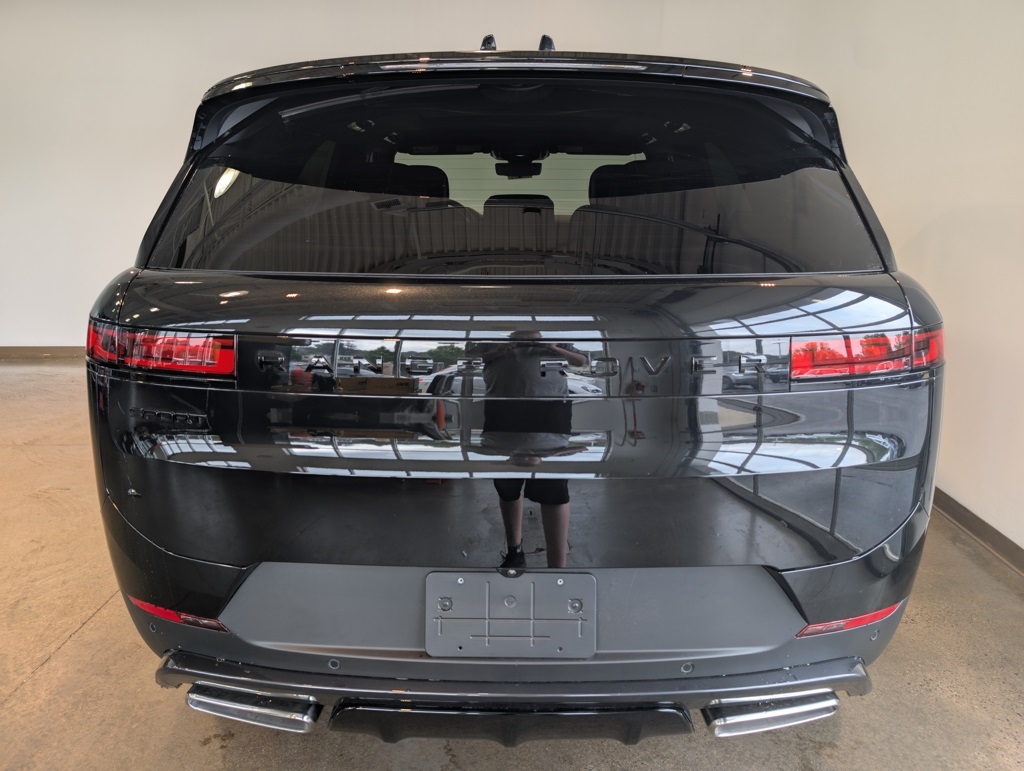 2025 Land Rover Range Rover Sport SE photo 3