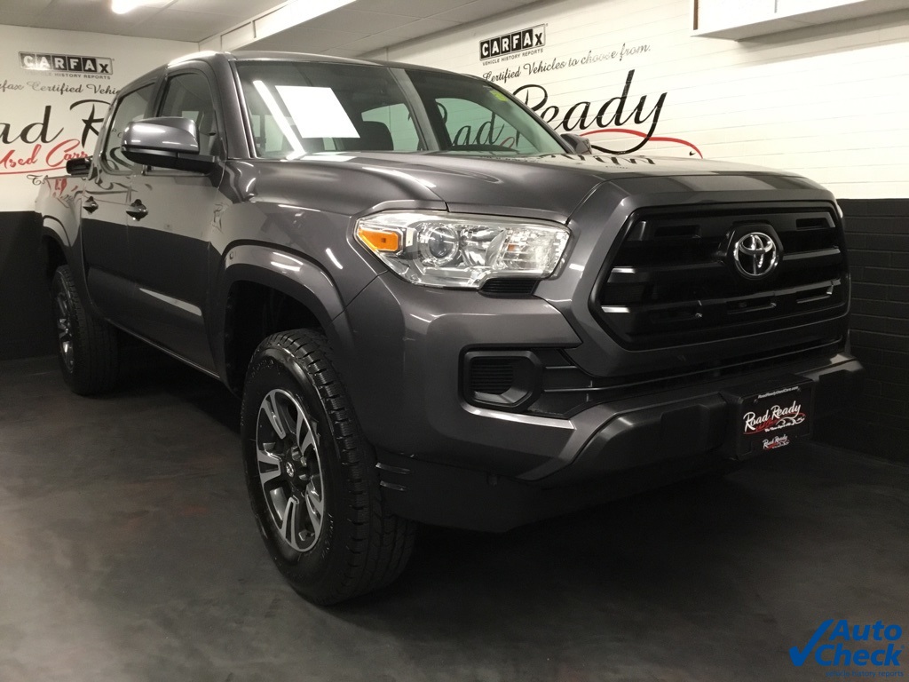 2017 Toyota Tacoma SR 4x4 photo 2