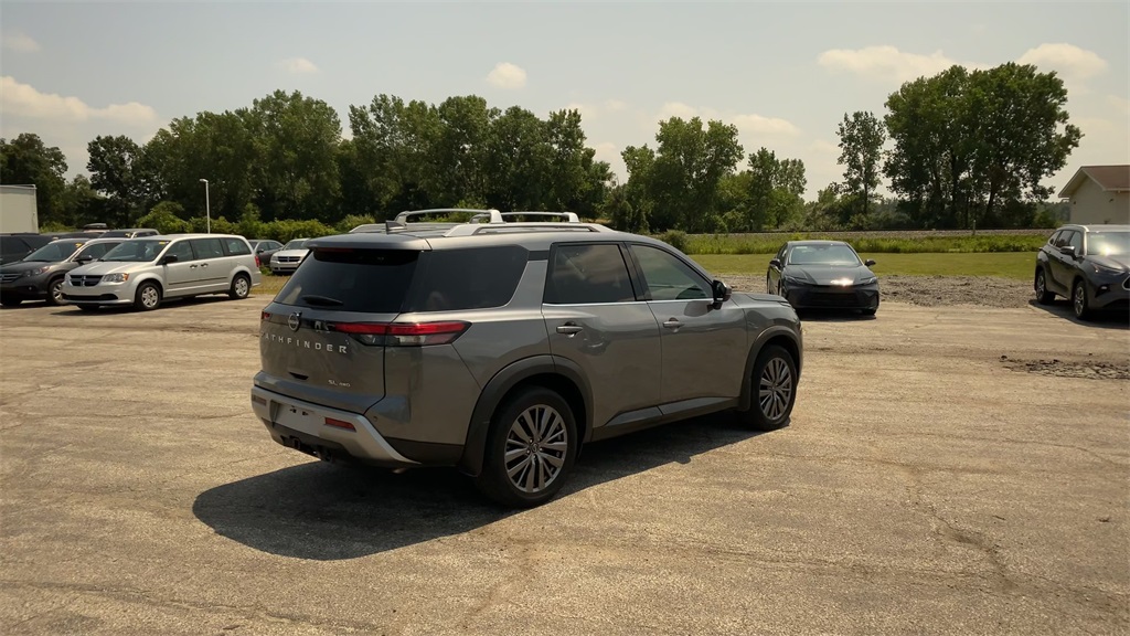 2023 Nissan Pathfinder SL photo 8