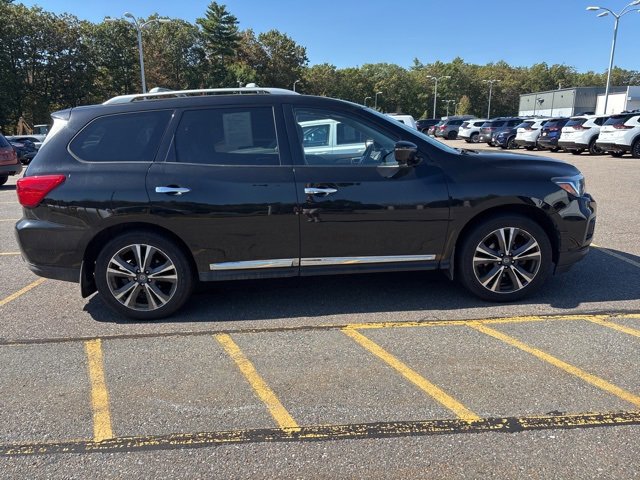 2017 Nissan Pathfinder Platinum photo 4