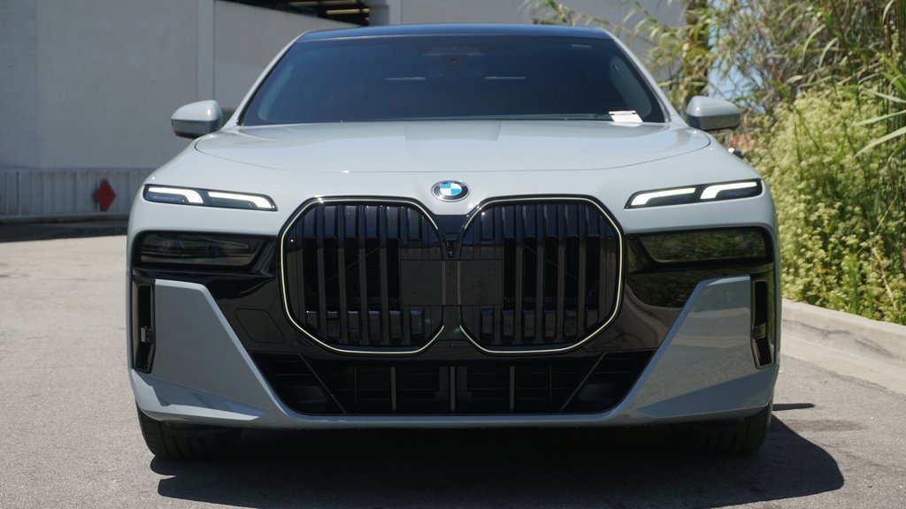 2025 Bmw 740i photo 3
