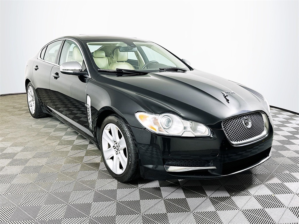2010 Jaguar XF photo 3