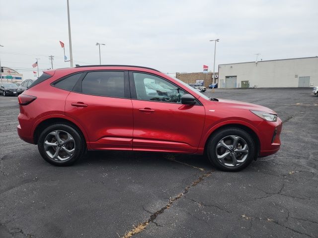 2023 Ford Escape ST-Line photo 4