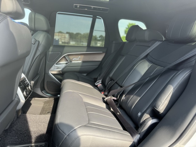 2024 Land Rover Range Rover SE photo 9