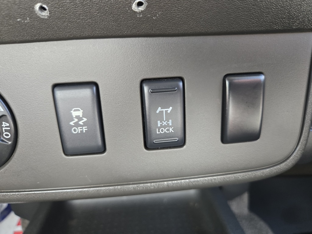 2012 Nissan Frontier PRO-4X photo 18