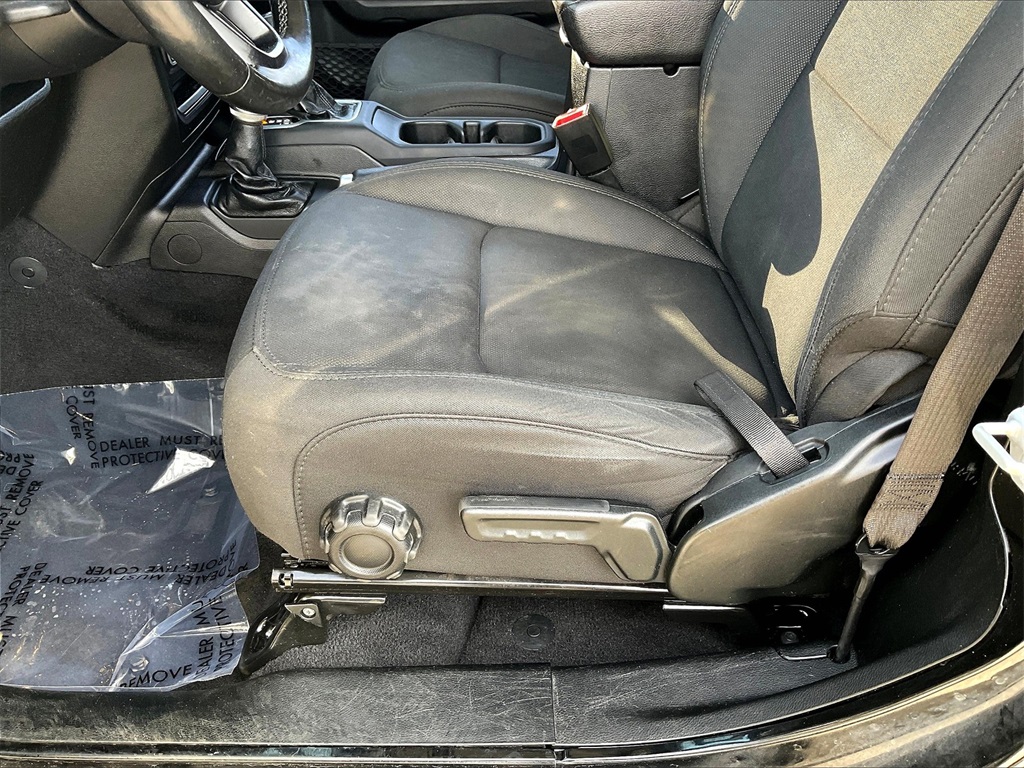 2020 Jeep Wrangler Sport S photo 29