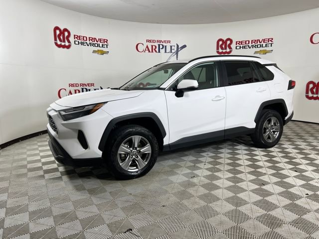2024 Toyota RAV4 XLE photo 2