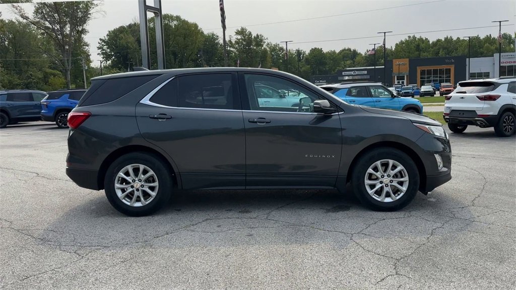 2018 Chevrolet Equinox LT photo 2