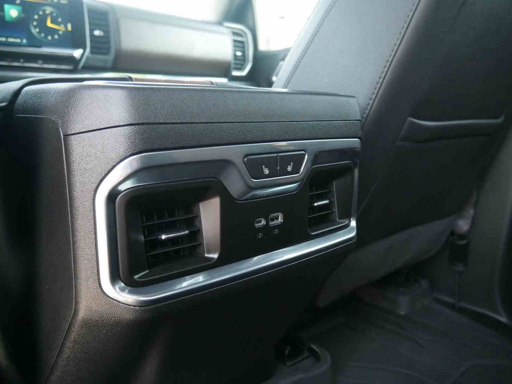 2024 Chevrolet Silverado 1500 High Country photo 13