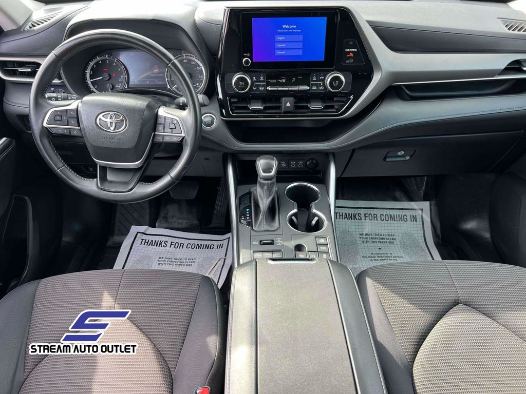 2023 Toyota Highlander LE photo 12