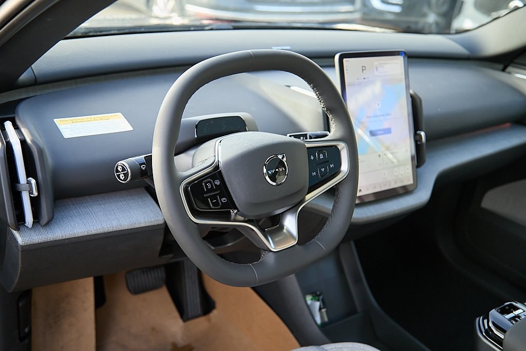 2025 VOLVO EX30 - Image 11