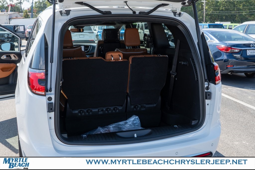 2026 Chrysler Pacifica Pinnacle photo 28