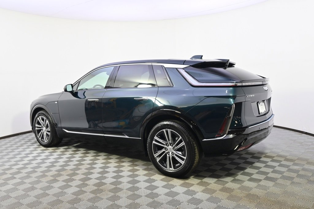 2025 Cadillac Lyriq Luxury photo 2