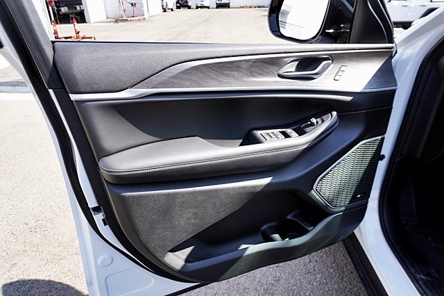 New 2023 Bright White Clear-Coat Exterior Paint Jeep 4xe image 25