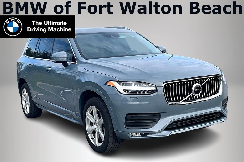 2021 Volvo XC90 Momentum's photo