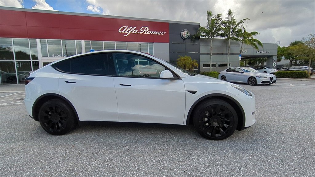 2022 Tesla Model Y Long Range photo 3