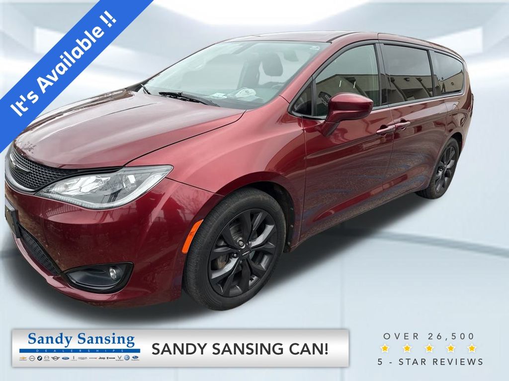 2019 Chrysler Pacifica Touring Plus's photo