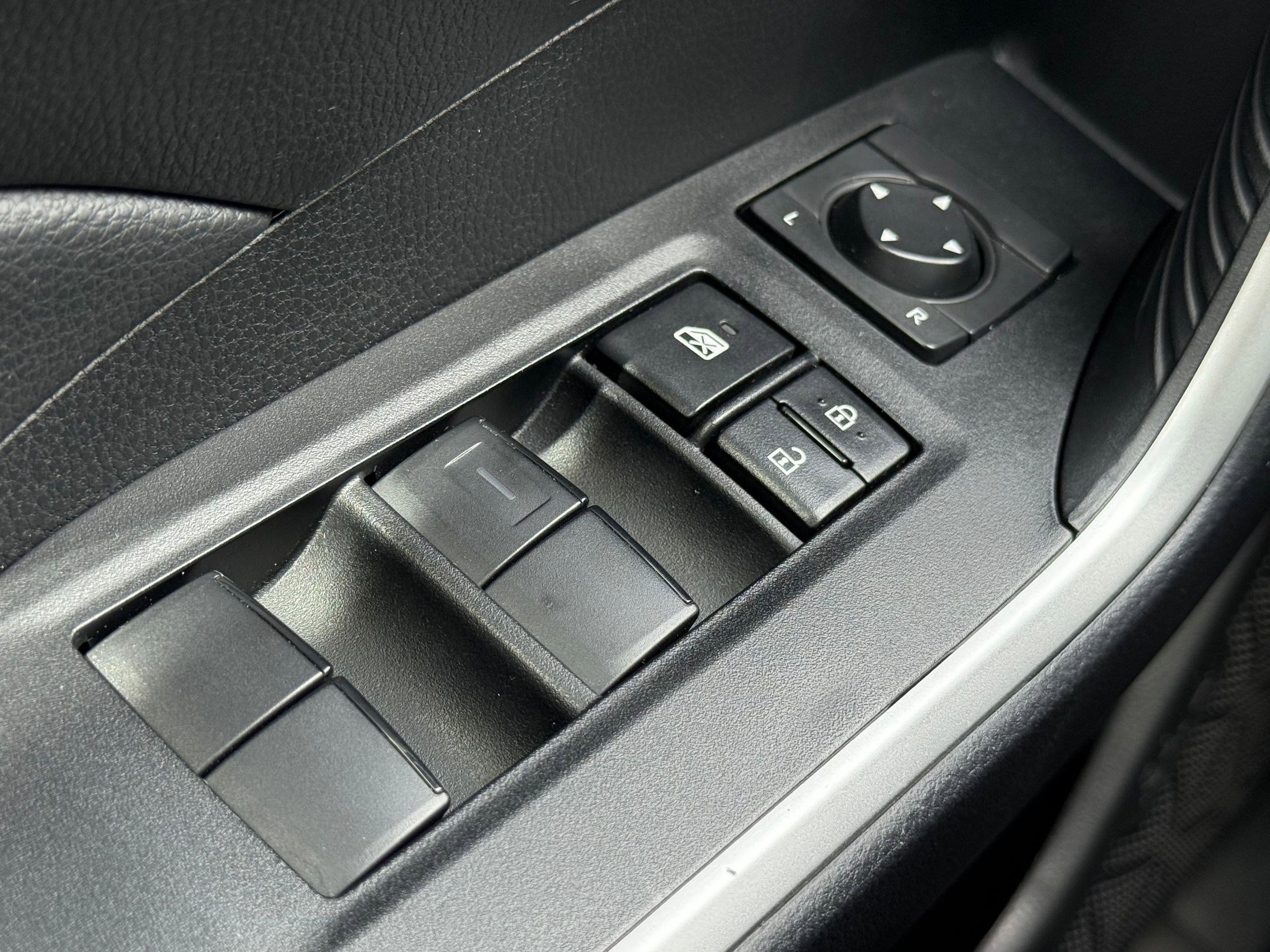 2025 Toyota RAV4 LE photo 23