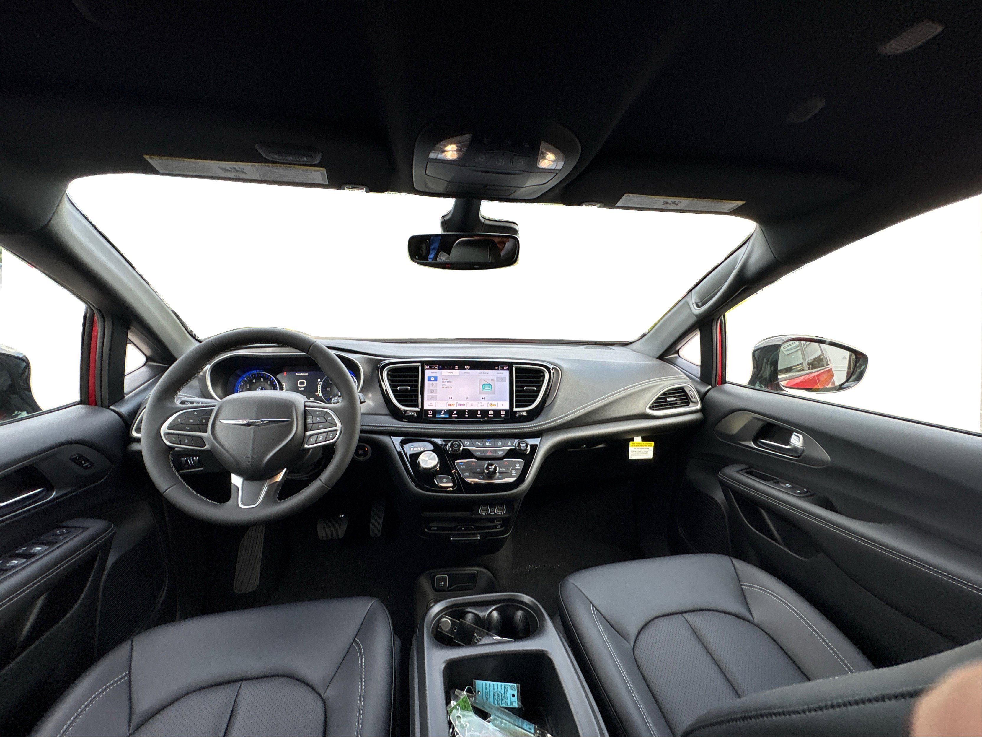2025 Chrysler Pacifica photo 19