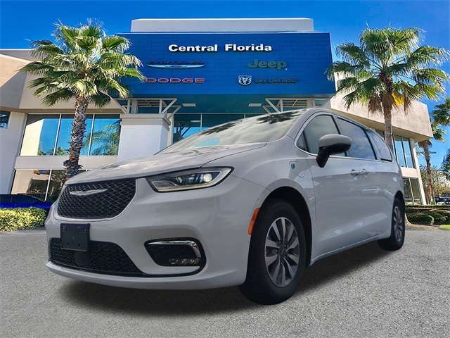 2023 Chrysler Pacifica Hybrid Touring L photo 7