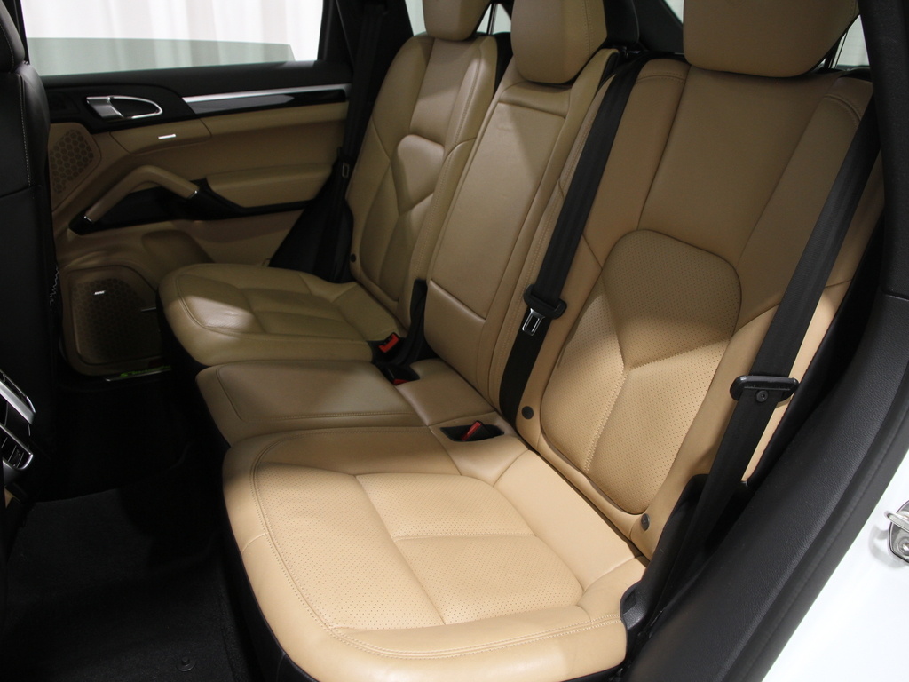 2018 Porsche Cayenne Platinum Edition photo 16