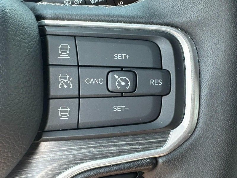 2023 Jeep Wagoneer L Series II photo 21